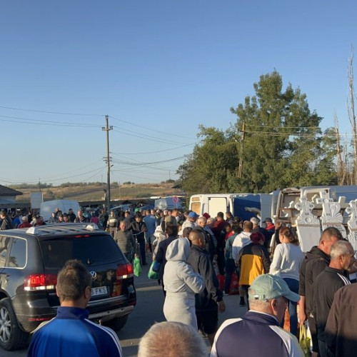 Târgul din Smârdioasa prinde viață cu zorii, adunând oameni și povești