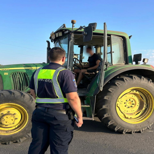 Tânăr din Botoșani prins conducând utilaj agricol fără permis
