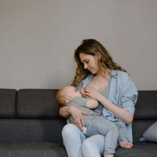 Colostrul, important pentru reducerea riscului de alergii alimentare la bebeluși