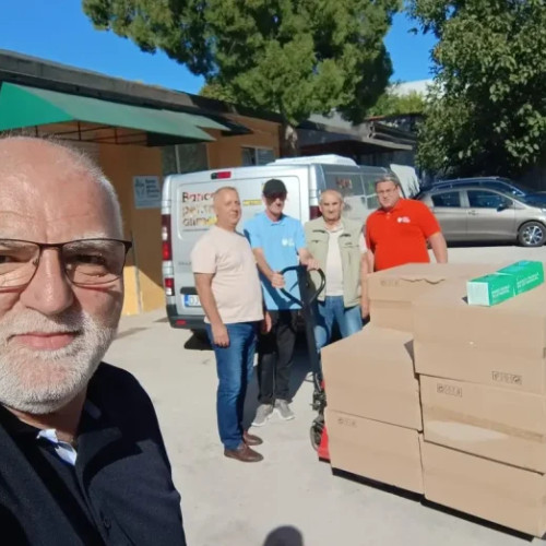 Preotul Ion Iagăru donează peste 16.000 de măști spitalului din Caracal