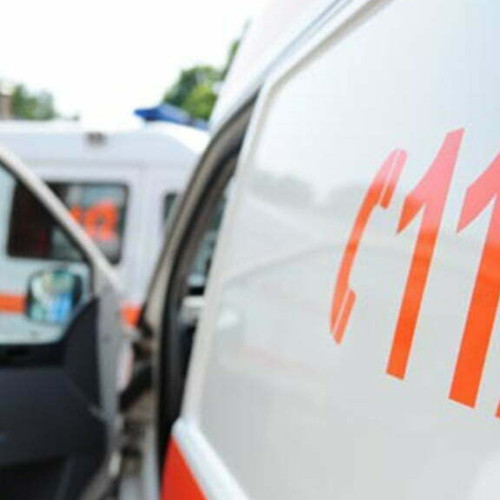 Două persoane rănite într-un accident rutier în localitatea Rusca