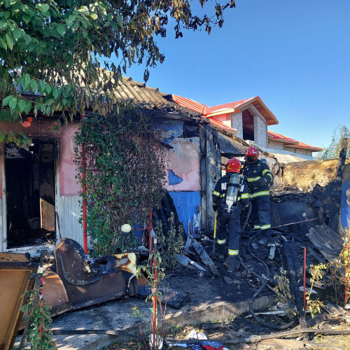 Incendiu la o casă bătrânească din Răuseni, provocat de un posibil scurtcircuit