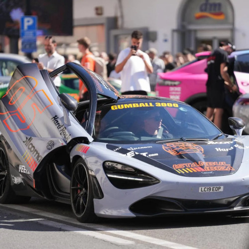 Peste 100 de mașini de lux și vedete internaționale, la Craiova în cadrul unui eveniment auto exclusivist