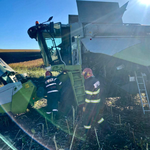 Incendiu la o combină în timpul recoltării în comuna Suharău
