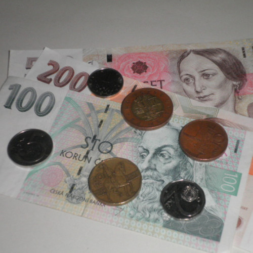 Leul înregistrează cea mai slabă evoluție în regiune, depreciindu-se cu 2%