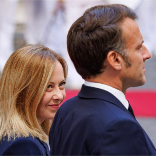 Franța se confruntă cu o criză politică și financiară asemănătoare Italiei anilor '80 și '90