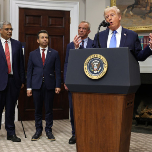 Donald Trump avertizează femeile însărcinate să evite paracetamolul din cauza autismului