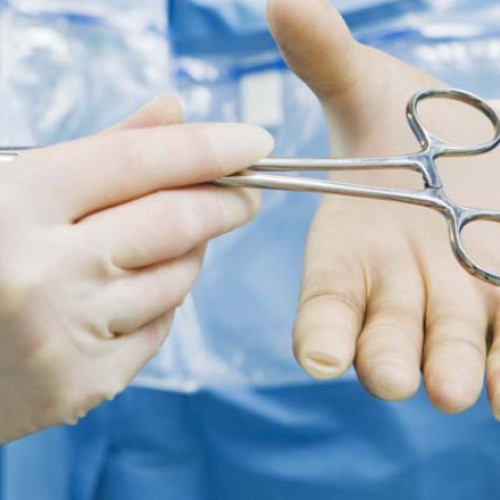 O femeie din Bihor îl acuză pe medicul care a operat-o la sân de malpraxis