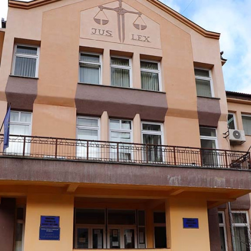 Bărbat din Petroșnița arestat după tentativă de omor cu cuțitul