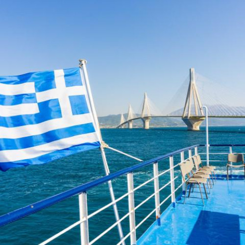 Doi bărbaţi arestaţi în Grecia pentru suspiciuni de spionaj în baza navală Salamis