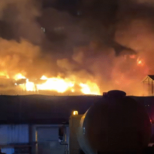 Incendiu la un depozit din Sector 2 București: pompierii luptă pentru lichidare