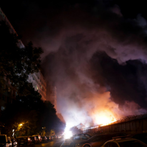 Incendiu puternic în Sector 2 din București, populația avertizată prin RO-Alert