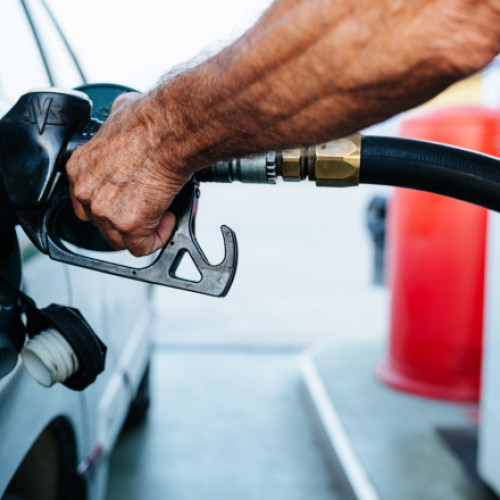 Prețul benzinei și motorinei crește în România, deși țițeiul scade la nivel global