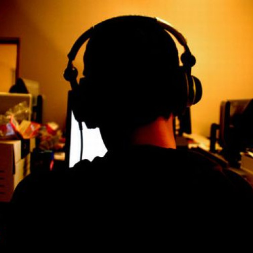 Un minor de 17 ani este audiat pentru amenințările cu atacuri armate asupra școlilor