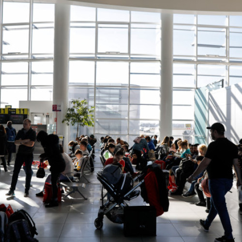 Parlamentarii USR propun preț maxim de 3 lei pentru apa îmbuteliată în spații cu acces limitat