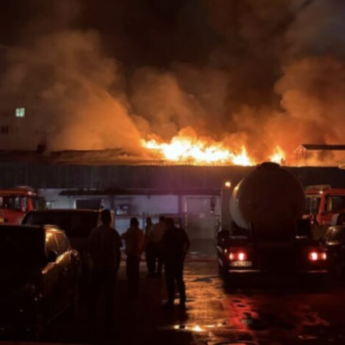 Autoritățile anunță că nu există pericol după incendiul controlat în zona industrială