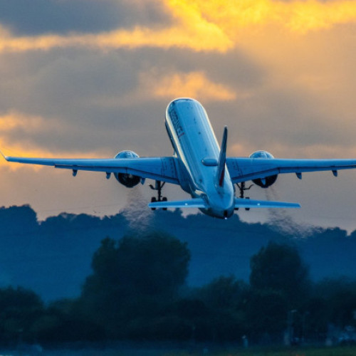 Ministrul britanic de interne critică politica de expulzare și finanțarea infractorilor deportați