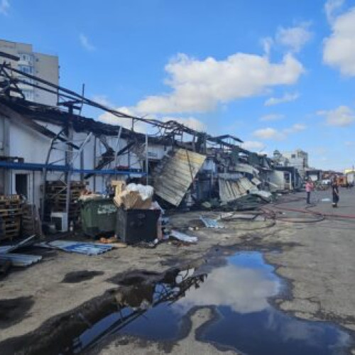 Incendiu major în Sector 2: fără victime, dar cu fum toxic și poluare