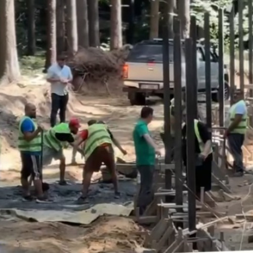 Sanctuarul pentru urşi de la Braşov ar putea fi finalizat anul acesta