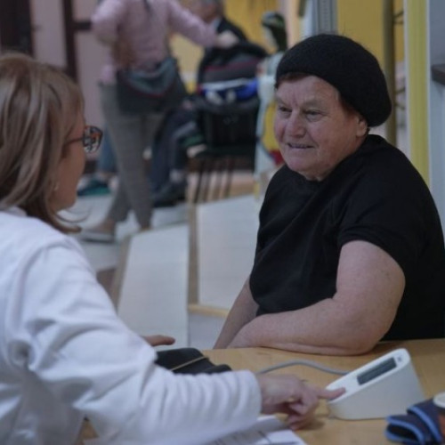 Caravana „Nu am făcut destul” oferă analize gratuite în satele din judeţul Braşov