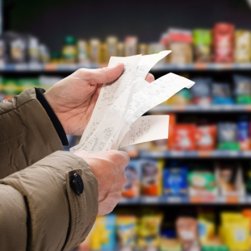 Guvernul prelungește plafonarea adaosului comercial la alimentele de bază până în martie 2026