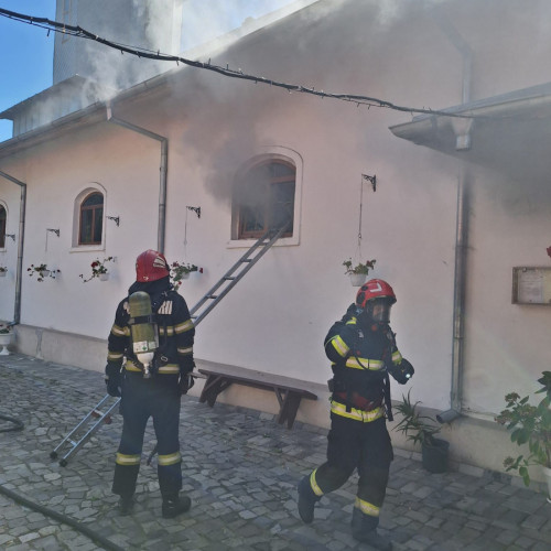 Incendiu la biserica Sf. Filofteia din Galați, pompierii au intervenit prompt