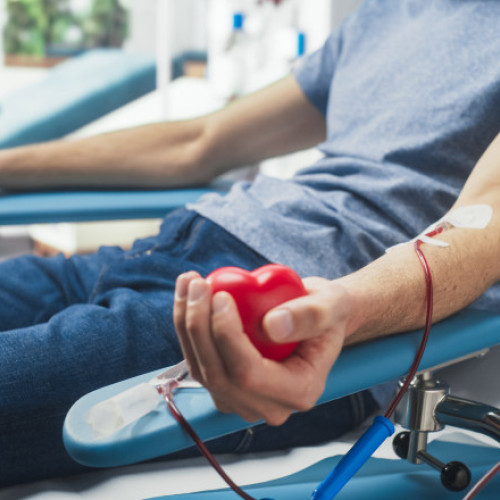 Donatorii de sânge din România primesc facilități și bonuri de masă în 2024