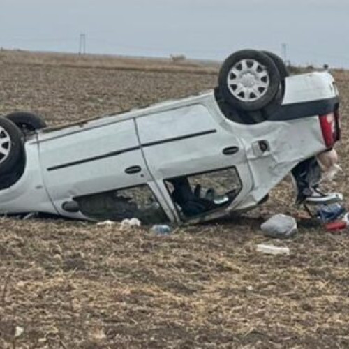 Accident rutier pe Drumul Județean 546A în urma căruia un șofer s-a răsturnat