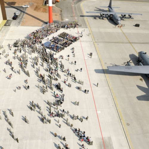 Drone necunoscute au survolat situri militare sensibile în Germania și Franța