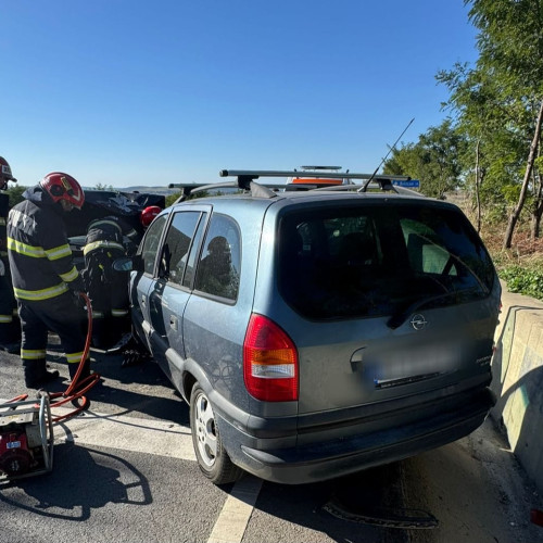 Trei mașini implicate într-un accident în Bălușeni, fără victime încarcerate