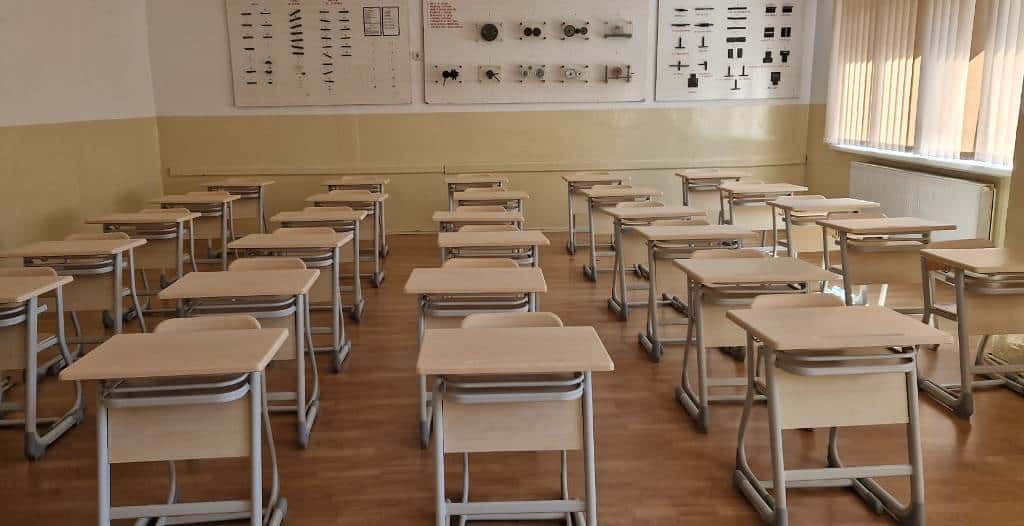 Ministerul Educației propune desființarea a peste 14.000 de posturi în școli