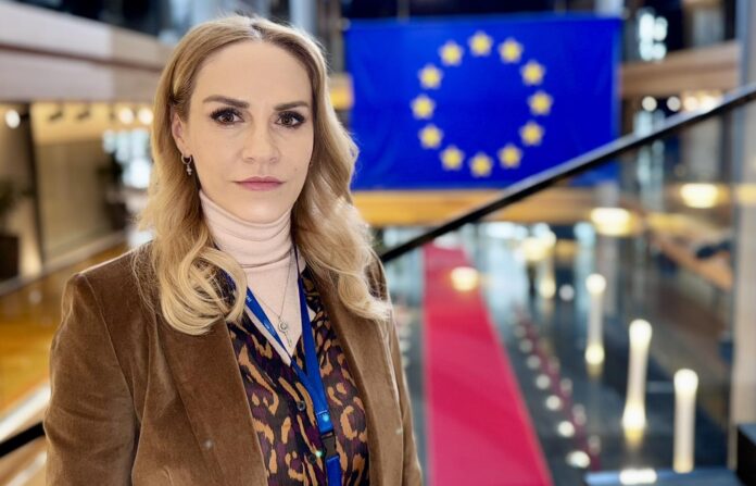 Gabriela Firea critică planul CE privind autodeterminarea de gen pentru copii
