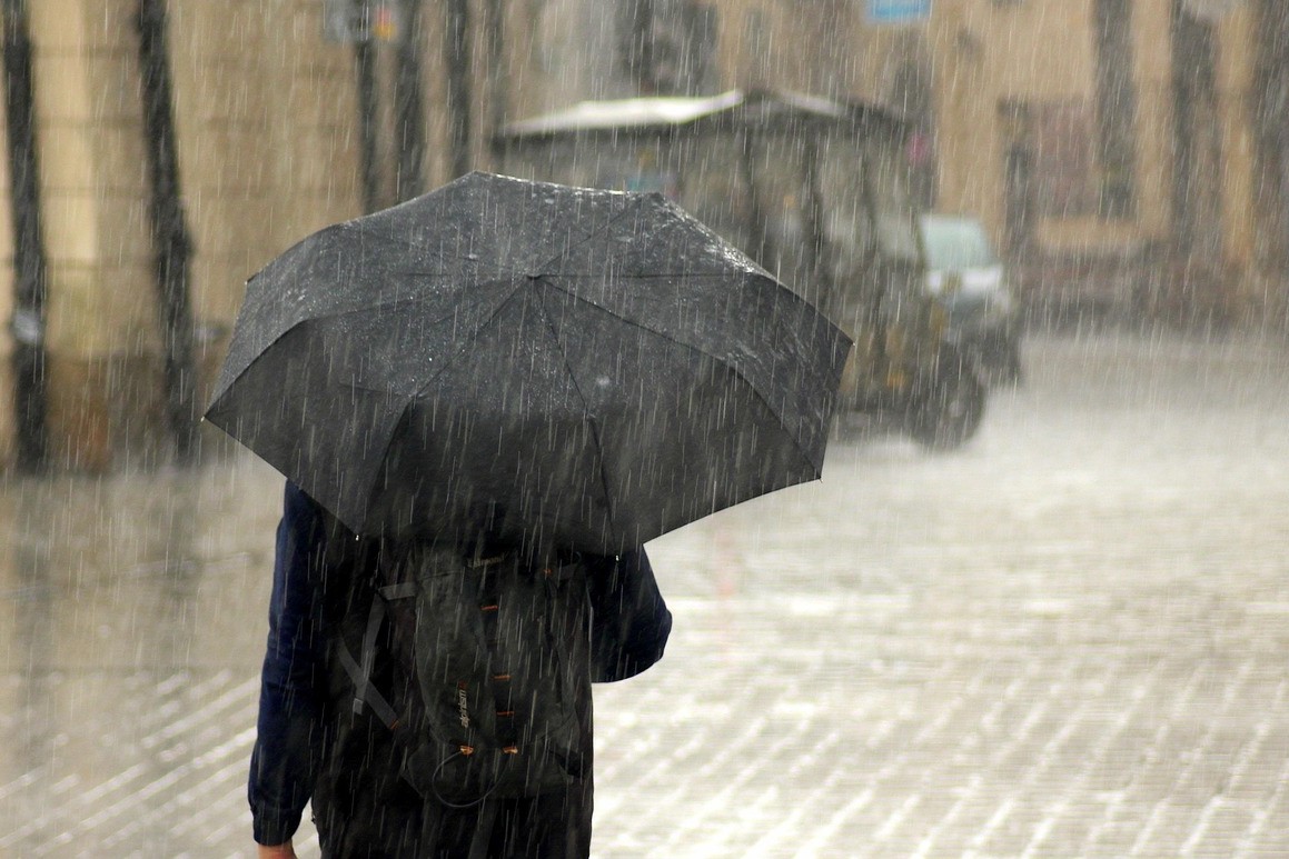 Comitetul pentru situații de urgență Ialomița suspendă cursurile din cauza codului roșu de ploi