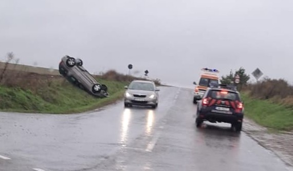 Un autoturism s-a răsturnat pe DN între Botoșani și Săveni