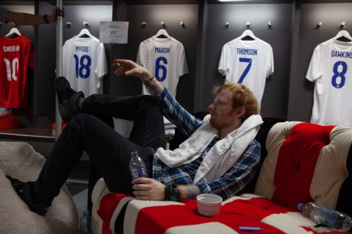 Ed Sheeran, pe tricoul FC Barcelona pentru meciul El Clasico din octombrie