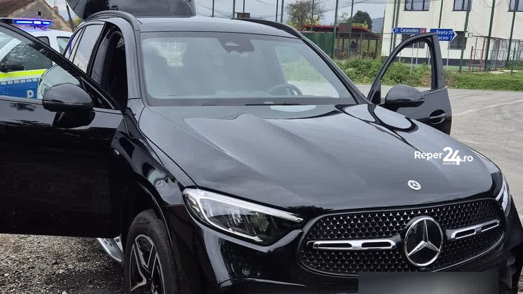 Mașină de lux furată din Suedia confiscată de polițiștii cărășeni