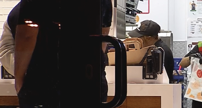 Angajații pot alege între spor salarial și reducerea orelor pentru munca de noapte