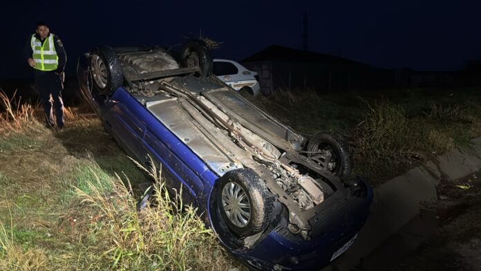 Bărbat din Tia Mare răsturnat cu mașina pe DJ 546, la Brebeni