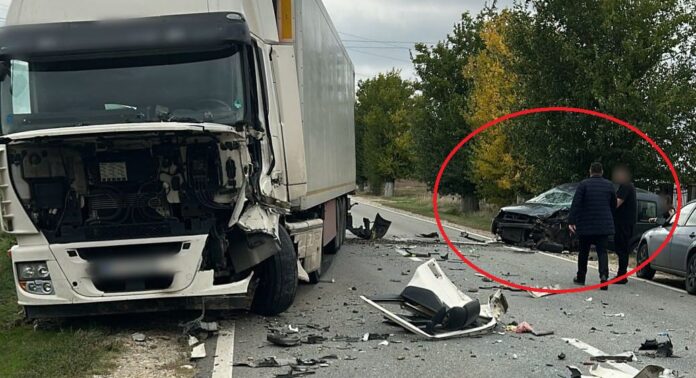 Accident grav pe DN 64 în Olt: o persoană rănită după o coliziune frontală