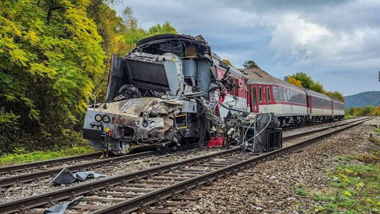 Cel puțin 66 de răniți după coliziunea a două trenuri în estul Slovaciei