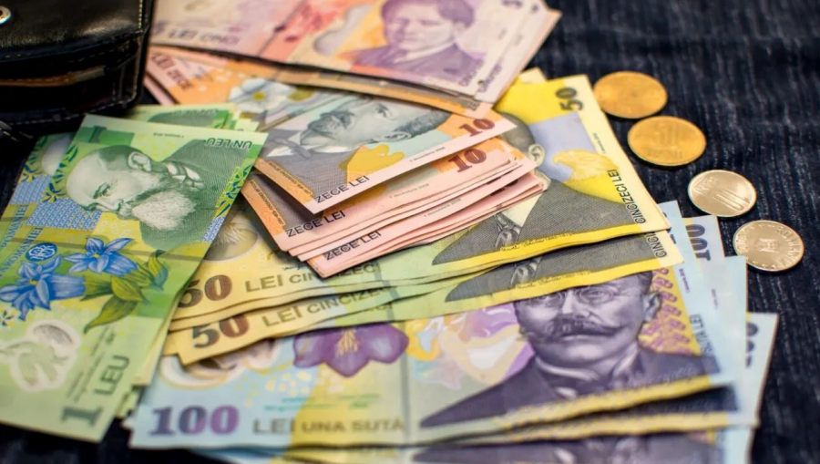 Leul se apreciază ușor în fața euro și dolarului, în ciuda inflației ridicate