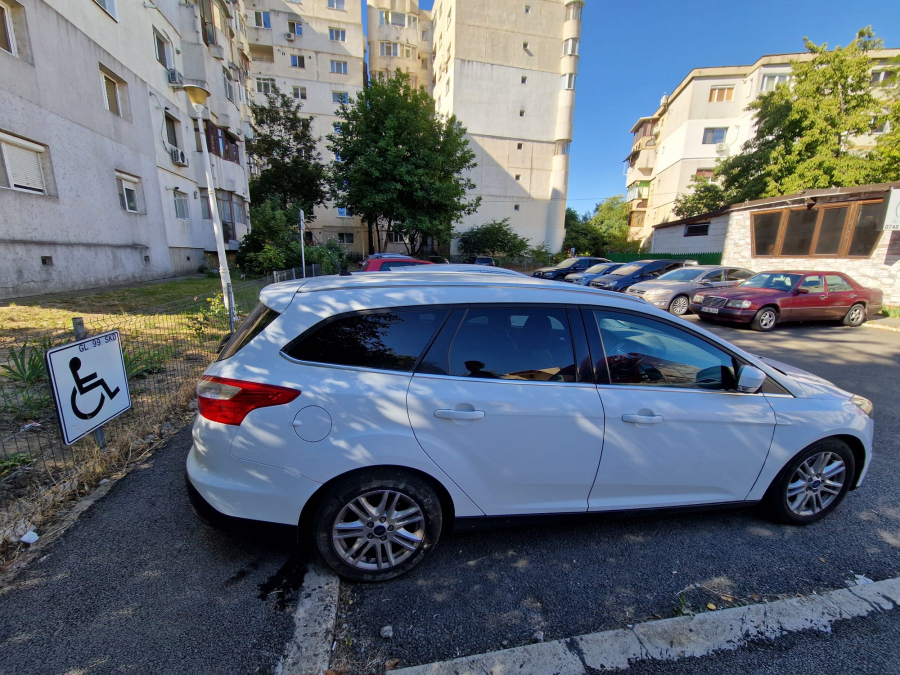 Discuții aprinse privind locurile de parcare pentru persoanele cu dizabilități în Galați
