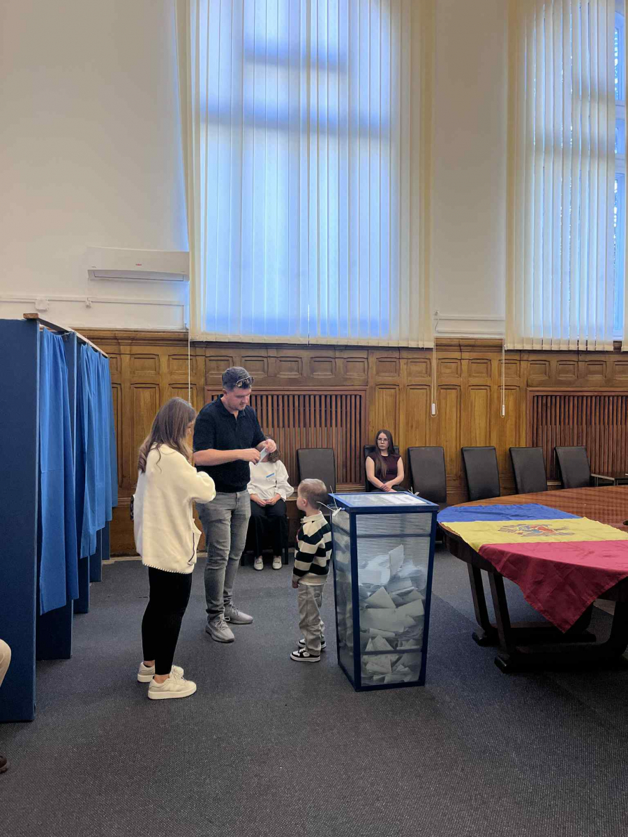 600 de persoane au votat până la ora 16 la Universitatea „Dunărea de Jos” din Galați