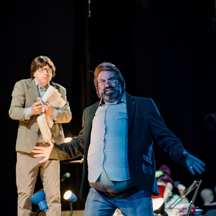 Teatrul „Fani Tardini” a deschis Festivalul Naţional de Comedie cu o satiră a birocraţiei româneşti