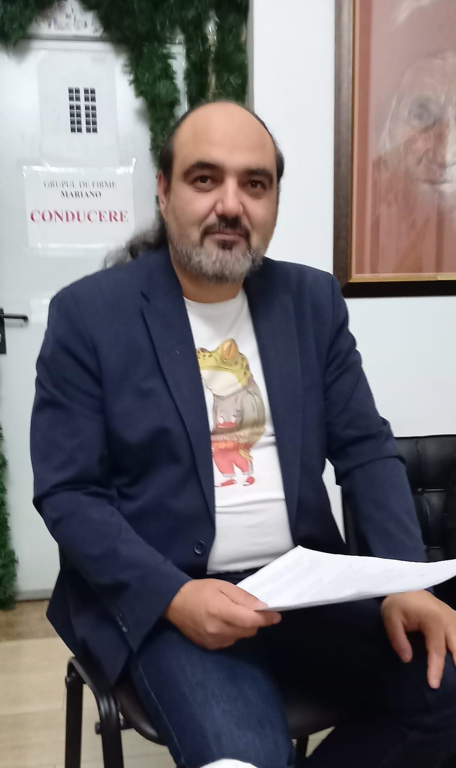 Proza „Caise” a lui Tudor Neacșu evocă durerea și credința în lumea satului