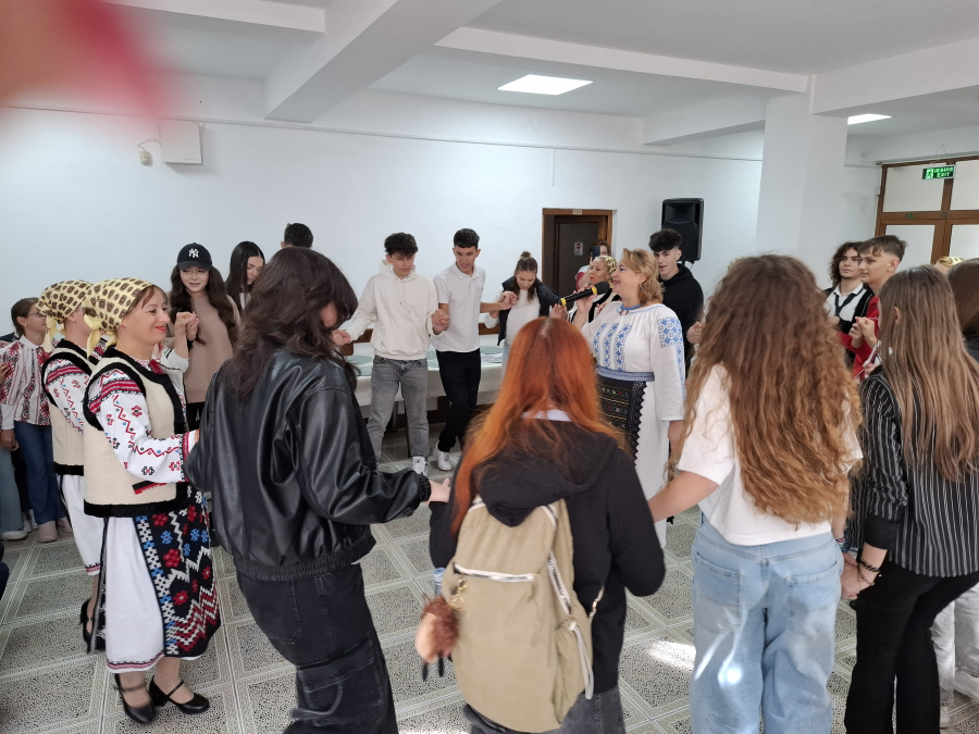 Galaţi: Ziua persoanelor vârstnice sărbătorită cu un program cultural şi social