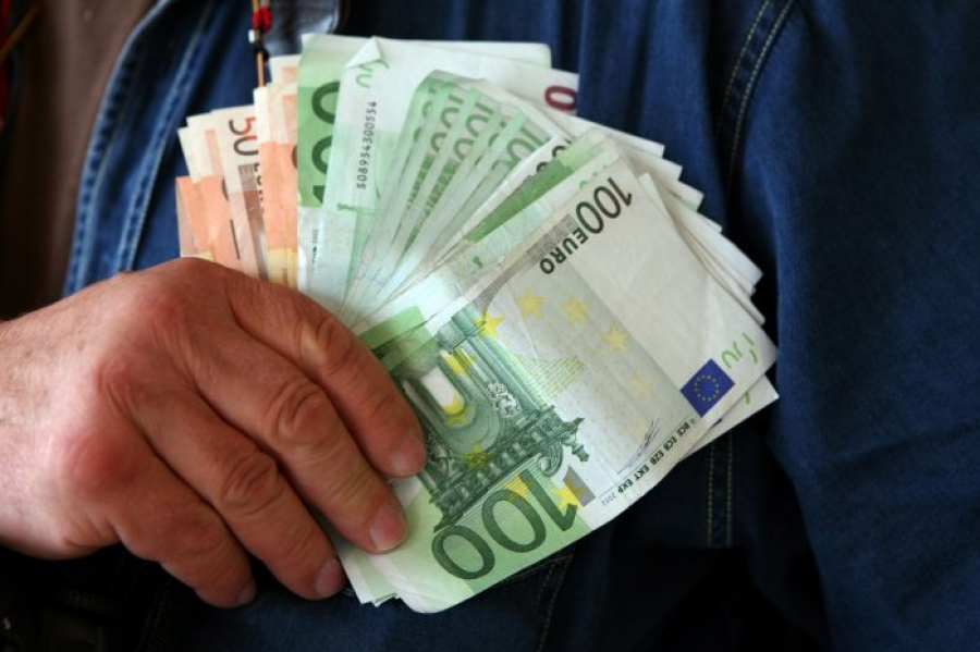 Cursul euro ar putea ajunge în 2026 între 5,15 și 5,20 lei, estimează CFA România