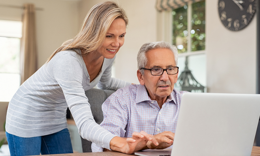 Seniorii din Galați pot participa la ateliere digitale organizate de Biblioteca Județeană