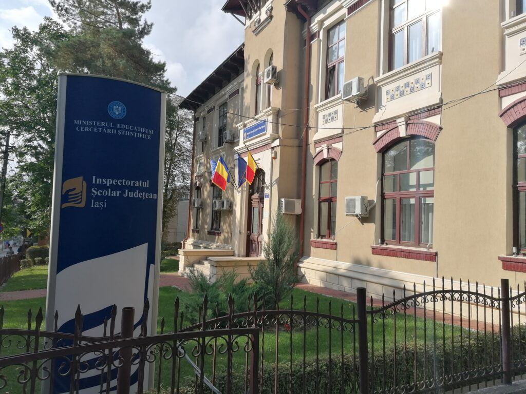 Inspectori școlari și contabili din Iași au salarii mai mari decât șeful inspectoratului