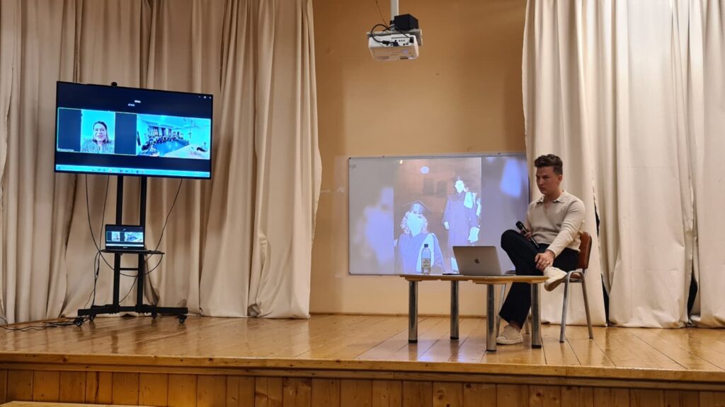 Absolventă a Colegiului „Mihai Eminescu” din Iași vorbește elevilor despre cariera diplomatică